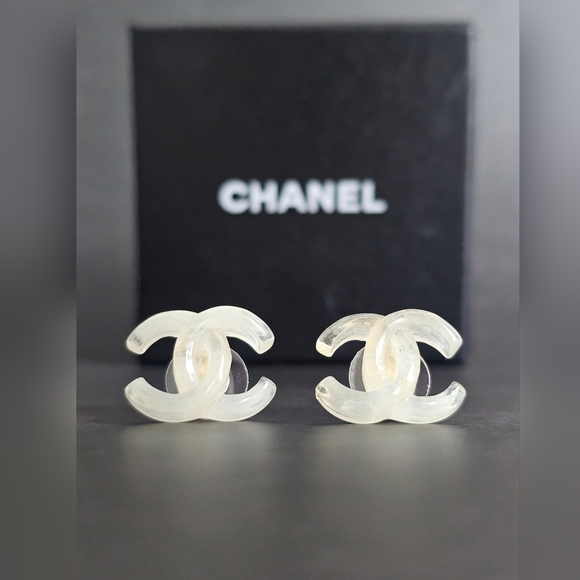 🍃 Chanel CC Stud Earrings 🍃 - Picture 3 of 9